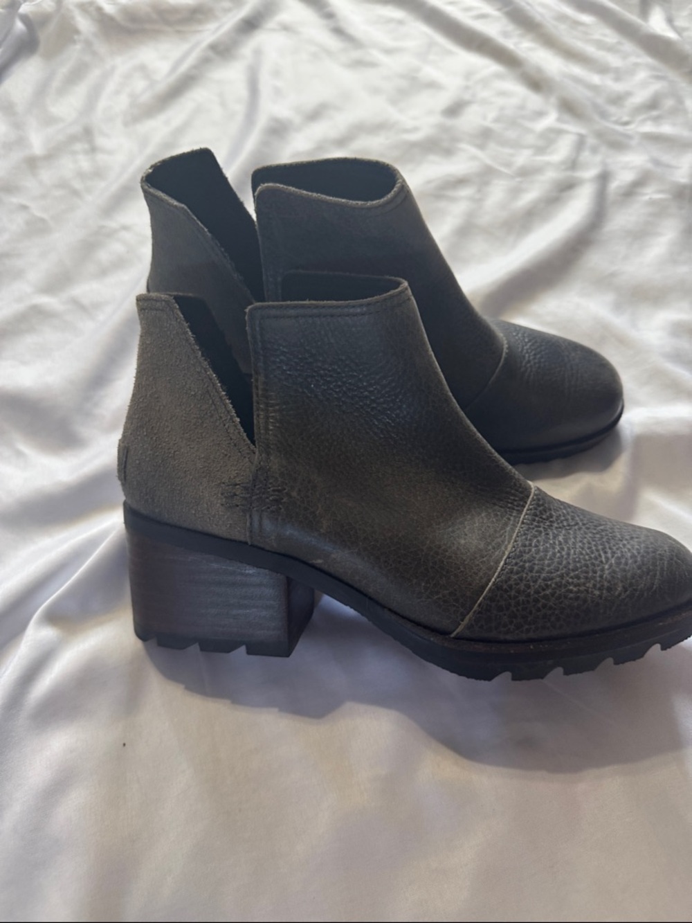 Sorel Charcoal Gray Leather Ankle Booties with Block Heel